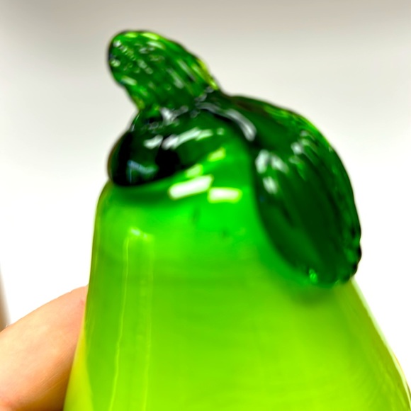 Vintage hand blown glass pear with applied glass stem and leaf - Picture 3 of 4